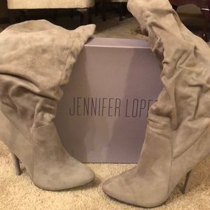 Size 6 Jennifer Lopez light gray suede boots